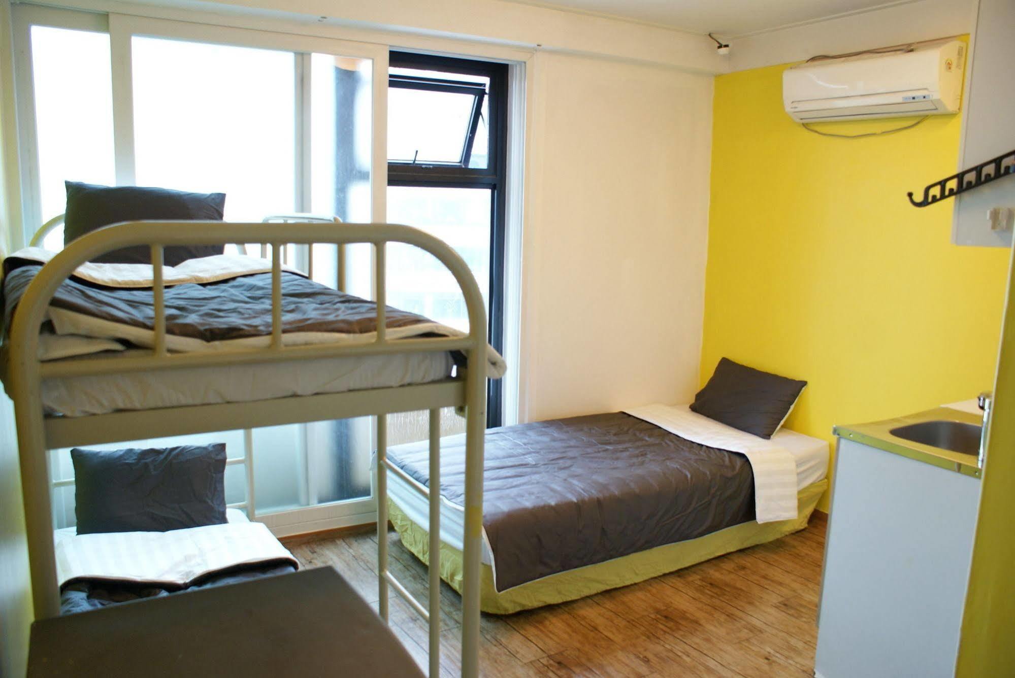 J Guesthouse Seoul Exterior photo